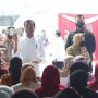 Di Tengah Hujan, Warga Bogor Antusias Sambut Presiden dan Mensos Bagikan Bantuan