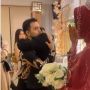 Datang ke Nikahan Mantan, Ekspresi Tamu Pria Saat Beri Selamat Buat Warganet Bertanya-tanya