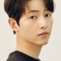 Intip Gaya Song Joong Ki Pakai Kaos Merek Skincare Scarlett, Berhasil Bikin Warganet Iri