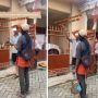 Kocak! Bapak-bapak Tawari Pengamen Bikin 'Konser Pribadi' Nyanyi 150 Lagu, Ekspresi Bingungnya Bikin Ngakak