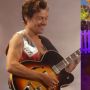 Ngefans Berat, Winter aespa Tonton Penampilan Harry Styles di Coachella 2022