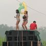 Viral Dua Cewek Seksi Joget di Atas Sound System Bikin Publik Geram: Bulan Puasa Malah Maksiat