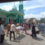 Warga Terkejut saat Coba Bangunkan Seorang Kakek yang Terlihat seperti Sedang Tertidur di Masjid Baitul Muminin