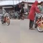Pria Diduga Preman Marah-Marah di Pasar Sampai Dikasih Uang Pedagang, Polisi Sebut ODGJ, Warganet: Bisa Naik Motor?