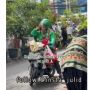 Viral Driver Ojol Curi Perhatian Publik, Kerja Sambil Asuh Dua Anaknya