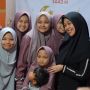 5 Momen Ria Ricis Buka Puasa Bersama Anak Yatim, Bagi-bagi Amplop dan Bingkisan