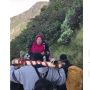 Hendak Rayakan Lebaran di Rumah, Mbok Yem Penjual Pecel di Puncak Lawu Turun Gunung Ditandu Pendaki