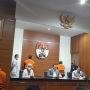 Pakai Baju Tahanan KPK dan Dipamer ke Awak Media, Begini Penampilan Bupati Ade Yasin Setelah Resmi Tersangka