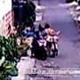 Jambret Nekat Beraksi Siang-siang, Gasak Kalung Emak-emak Lumajang Terekam CCTV