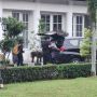 Geledah Rumah Dinas Ade Yasin, Penyidik KPK Amankan Barang Ini