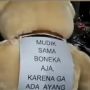 Enggak Punya Ayang, Pemuda Ini Pilih Mudik Bersama Boneka Beruang