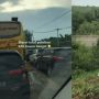 Terjebak Macet saat Mudik, Pria Ini Malah Cari Belalang