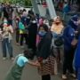 Ratusan Warga Depok Rela Mengantre Berjam - jam Demi Dapatkan Daging di Toko Kawasan GDC, Publik: Disitu Emang Murah