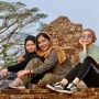 5 Potret Ayu Azhari dan Putri Bulenya Berhijab, Mariam Lebih Tertutup Ketimbang Ibu dan Adiknya
