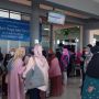 Dua Tahun Tak Bisa Mudik, Terminal Kedatangan Bandara Abdulrachman Saleh Malang Jadi Ajang Reuni Keluarga