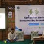 Sebagai Wujud Kepedulian di Bulan Ramadhan, Menaker Bagikan Paket Sembako di Mojokerto