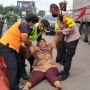 Protes Polisi, Emak-emak Ngamuk hingga Pingsan di Tengah Ramainya Arus Mudik di Jalur Pantura Cirebon