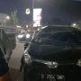 Mobil Toyota Calya Nyangkut di Flyover Jakabaring, Sopir Warga Lampung Diduga Mengantuk