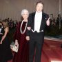 Terpopuler: Elon Musk Gandeng Supermodel Berusia 74 Tahun, Restoran Cepat Saji Super Relijius