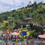 Warga Rela Menembus Macet Demi Berendam di Wisata Pemandian Air Panas di Garut