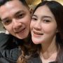 5 Gaya Pedangdut saat Lamaran, Nella Kharisma dan Dory Harsa Kenakan Batik Couple