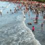 Wisata Pantai di Majene Diserbu Warga Sejak Hari Pertama Libur Lebaran