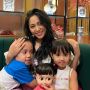 Kompak Kembaran Dress, Begini Gaya Gemas Rachel Vennya dan Chava