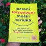 Ulasan Buku Berani Tersenyum Meski Terluka: Mengobati Luka Hati