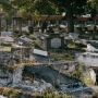 Viral Bangunan Makam Ini Bentuknya Bikin Salfok, Warganet: Kirain Kebakar