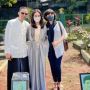 5 Potret Keluarga Doddy Sudrajat vs Haji Faisal Ziarah ke Makam Vanessa Angel
