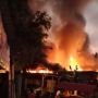 Ditinggal Mudik Pemiliknya, Tujuh Lapak Ludes Terbakar di Cipayung hingga Kerugian Capai Rp700 Juta