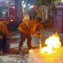 Warga Magersari Mojokerto Heboh, Malam-malam Pipa Gas di Pinggir Jalan Semburkan Api