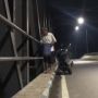 Bapak-Bapak Terciduk Santai Buang Sampah ke Sungai di Pagi Buta, Sikapnya Waktu Ditegur Jadi Sorotan