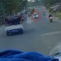 Mobil Nekat Lawan Arah Gegara Ogah Kena Macet, Ending Tabrak Pejalan Kaki Bikin Publik Ikut Meradang