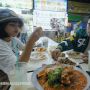 4 Momen Fuji dan Thariq Halilintar Coba Kuliner Singapura, Seru Banget!
