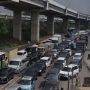 Imbas Sistem Satu Jalur di Tol Japek, Jalan Kalimalang Macet Parah