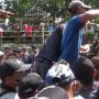 Kemeriahan Warga Desa Gentungan Karanganyar Gelar Tradisi Gunungan Apem Sewu