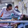 Jenguk 16 Korban Kenpark Surabaya di RS, Wali Kota Eri Pastikan Pemkot Beri Pendampingan Trauma Healing