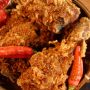 Beli Ayam Goreng Krispi, Wanita Ini Panik Temukan Bagian yang Mirip Ekor Tikus