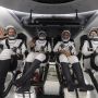 Penampakan Para Astronaut Berdansa Waltz di SpaceX