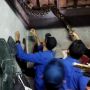 Warga yang Sedang Jaga Malam Syok saat Pos Ronda Mereka Didatangi Sosok Mengerikan Ini