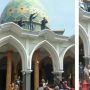 Sukses di Tanah Rantau, Pedagang Pecel Lele saat Mudik Tebar Uang dari Atas Masjid, Videonya Viral