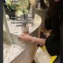 Ditonton 2,3 Juta, Anak Jurusan Desain Interior Ini Jalan ke Mall Sambil Review Tembok hingga Meja di Restoran