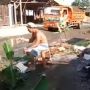 Kesal Jalanan Berlubang Tak Kunjung Diperbagiki, Warga Pati Protes Tanam Pohon Pisang Hingga Mancing