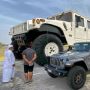 Hummer Raksasa Ini Bisa Bikin Mobil Anda Tampak seperti Mainan, Interiornya Selengkap Rumah, Ada Toiletnya, lho!