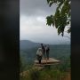 Berduaan di Spot Foto Wisata, Pasangan Kekasih ini Diusir Pakai Cara Halus