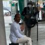 Viral Bangku Plastik yang Diduduki Juara Dunia F1 Lewis Hamilton Saat ke Malaysia Laku Rp 9,5 Juta di Shopee!