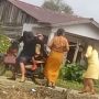 Aksi Emak-emak Lepas Rok saat Hendak Naik Motor Jadi Sorotan Publik, Ini Sebabnya