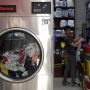 Usai Libur Lebaran, Usaha Laundry Kebanjiran Orderan