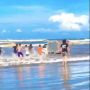 Viral Mobil Box Masuk ke Bibir Pantai, Netizen: Mau Antar Paket ke Istana Nyai Roro Kidul